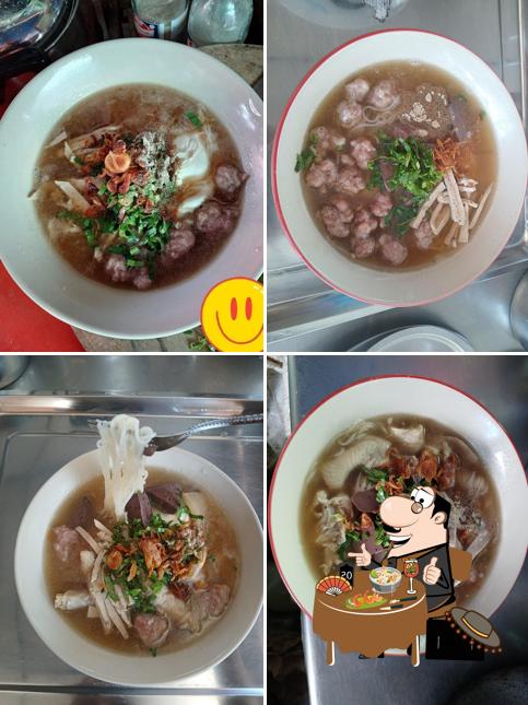 ก๋วยจั๊บโครงไก่เจ๊หญิง ซอยวิจารณ์