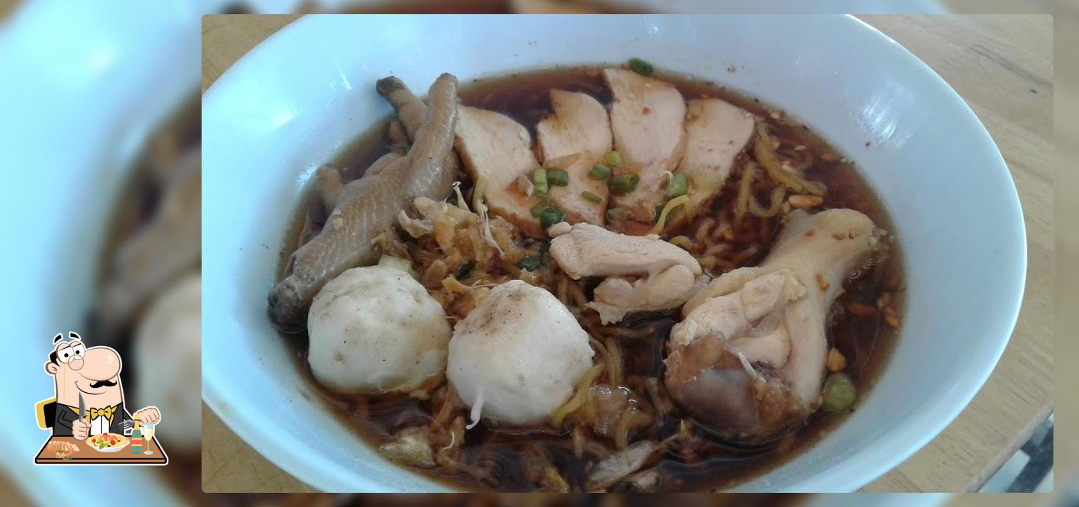 ก๋วยเตี๋ยวไก่ตุ๋นยาจีนมะระสด