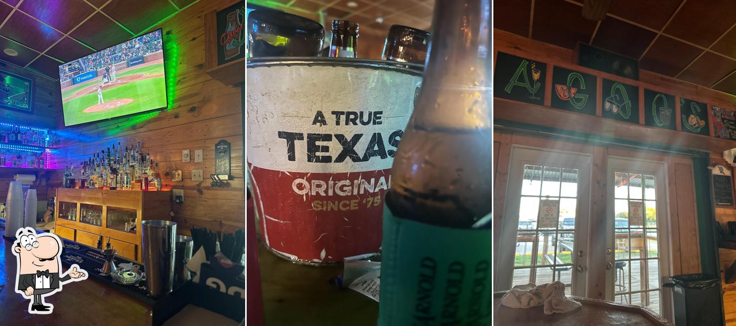 Magoos Bar