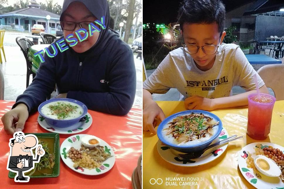 Man bubur ayam Parit Raja