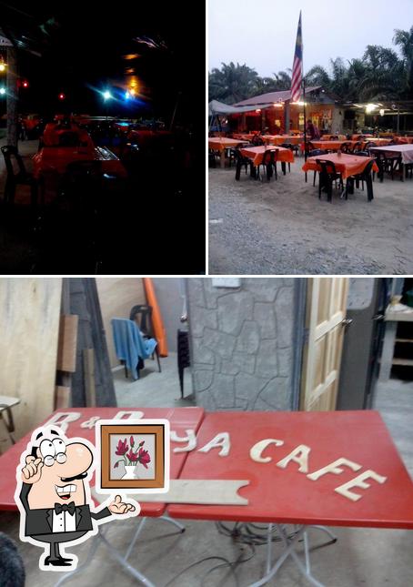 R&R Seraya Cafe