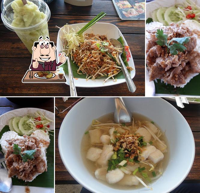 ก๋วยเตี๋ยวทะเลเดือด ผัดไทไข่ปู