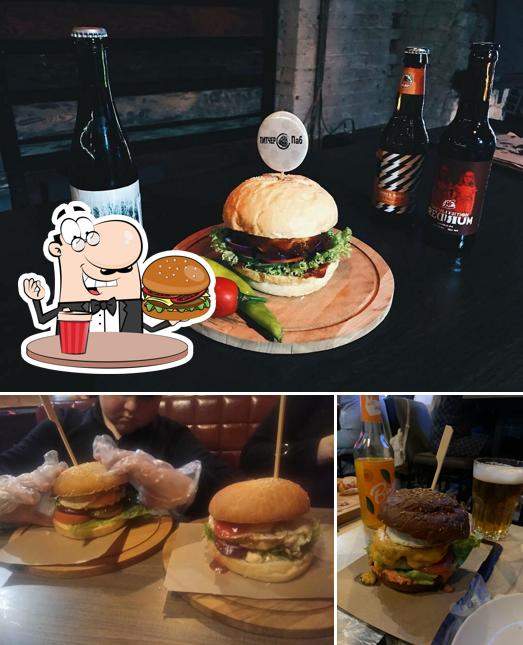 Побалуйте себя гамбургером в "Питчере Паб"