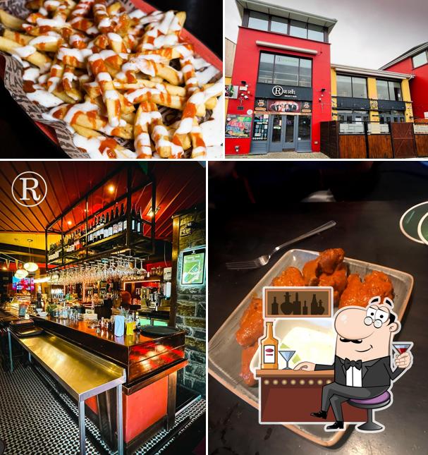 Russells Bar, Lounge & Kitchen