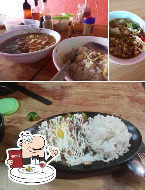 Awin's pares food house