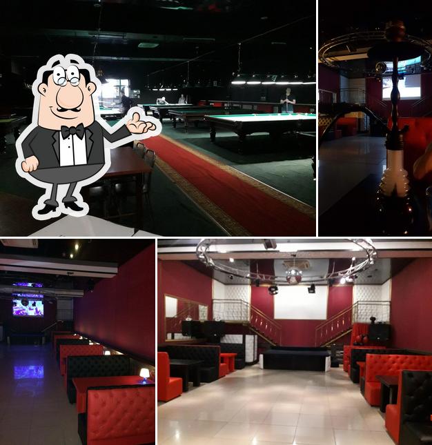Bar 44