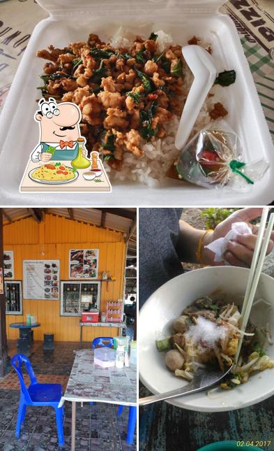 ร้านก๋วยเตี๋ยวหมูต้มยำตำลึง