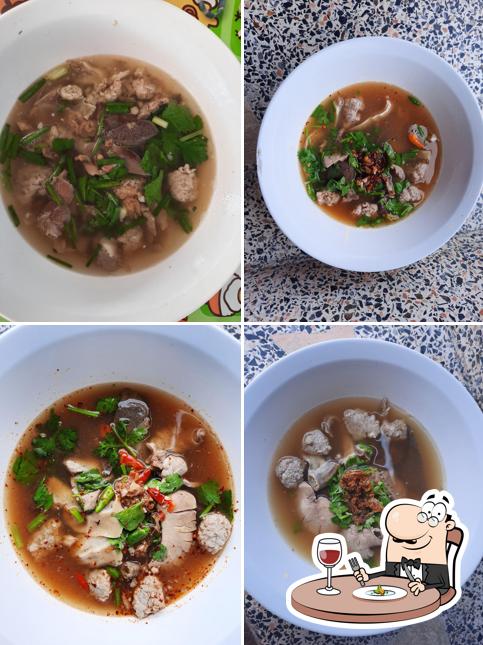 เกาเหลาเลือดหมูลุงเท้ง-ป้าเลิศ สาขา2