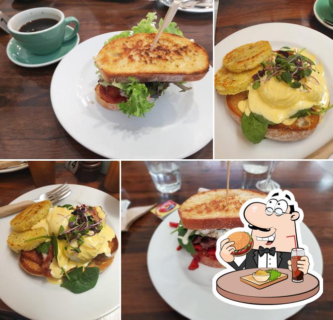 Courtyard Cafe & Delicatessen