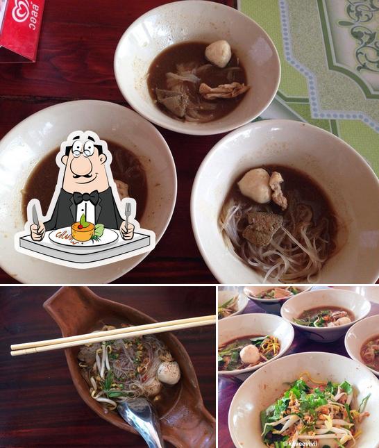 ก๋วยเตี๋ยวเรืออยุธยา 10 บาท