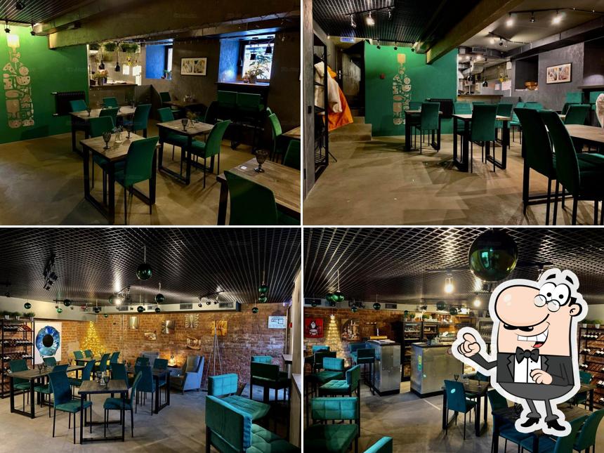 Посмотрите на внутренний интерьер "Сыр Вино & More"