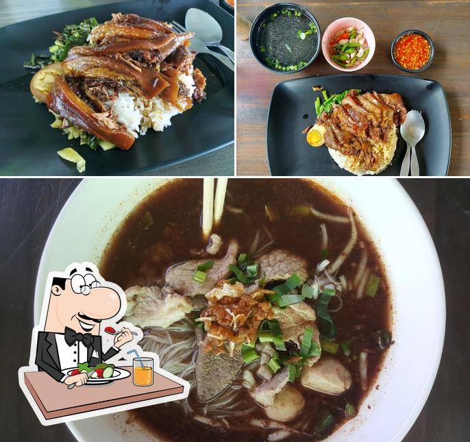 ก๊วยเตี๋ยวเรือริมคลองตะแคงหม้อซด อำเภอประทาย ปั๊มน้ำมันpoil