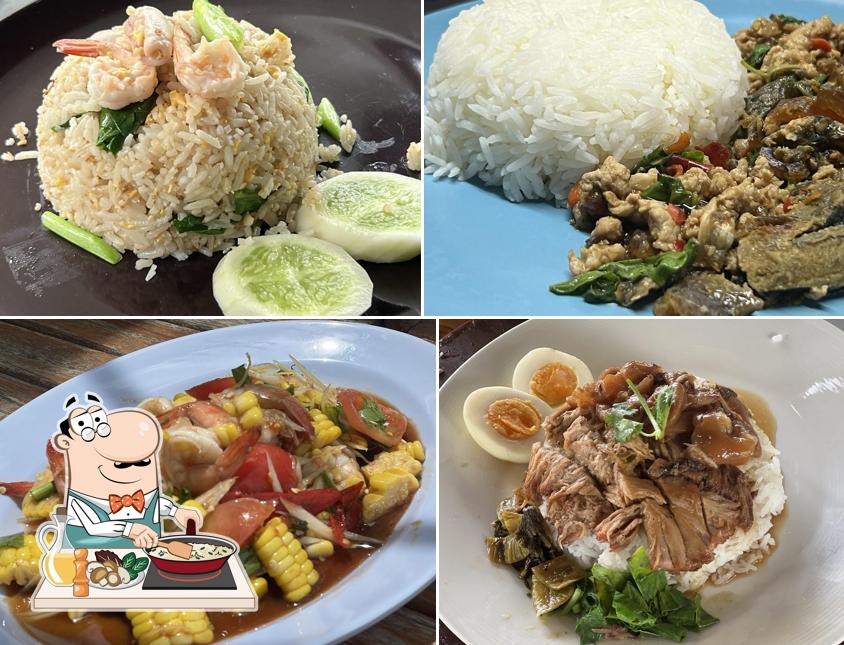 ก๋วยเตี๋ยวโกรวย เนื้อตุ๋น ซี่โครงหมูตุ๋น