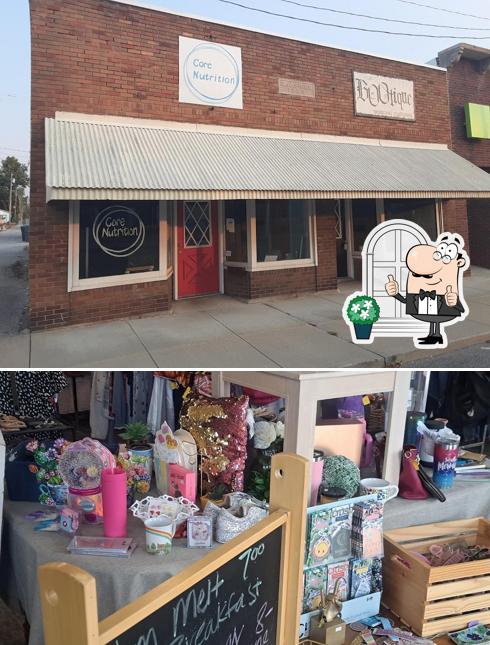 Mina's Market and cafe