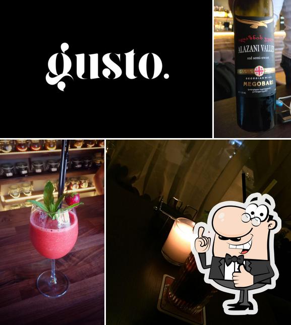 Gusto lounge bar