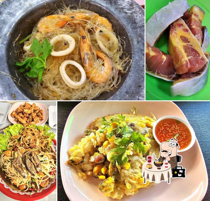 ครัวทิพย์ ขนมจีนน้ำเงี้ยวเชียงราย อาหารตามสั่ง