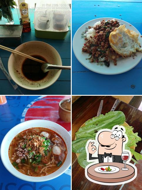 จ๊าดลำ ก๋วยเตี๋ยวอาหารตามสั่ง กาแฟสด ถนนแม่แตง-เชียงดาว-ฝาง
