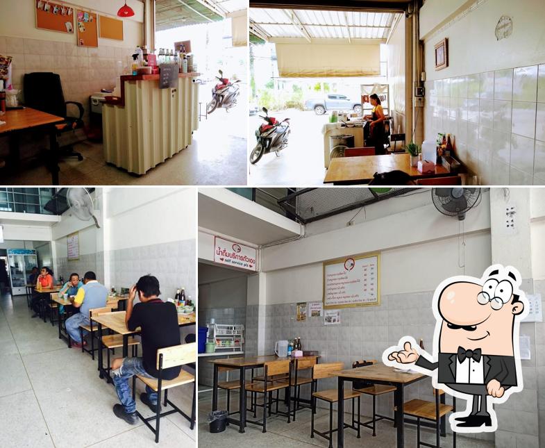 ข้าวหมูแดงนายดอกไม้ สาขา 2(บ้านสวนซอย9)