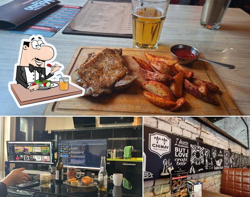 Еда и доска для меню в Питчер паб