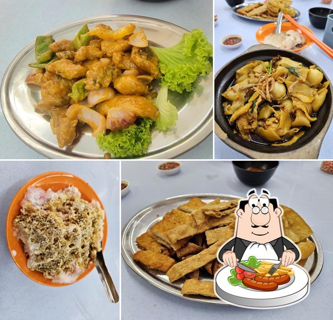 FENG SENG RESTAURANT 瓦煲面粉糕·荣哥五香·虾饼