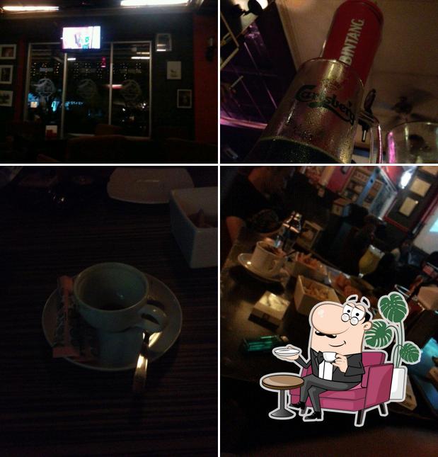 a.m-p.m 24 hours Cafe