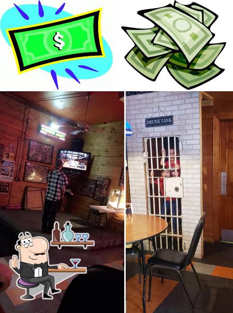 Mooney’s Rusty Horse Bar & Grill