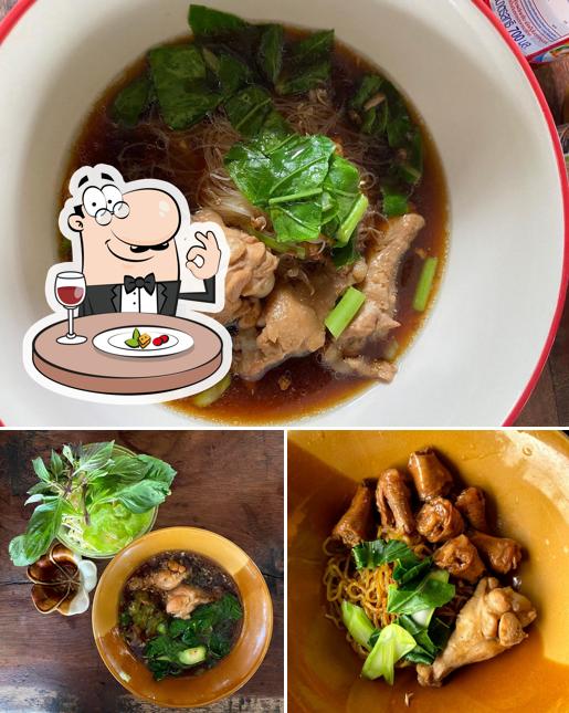 ร้านก๊วยเตี๋ยวไก่มะระเจ๊นุช