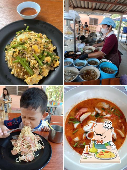 ร้านแซ่บในซอย ก๋วยเตี๋ยว อาหารไทยตามสั่ง