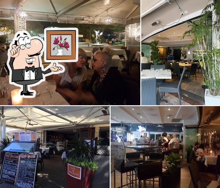 Domanis Cafe Restaurant Bar