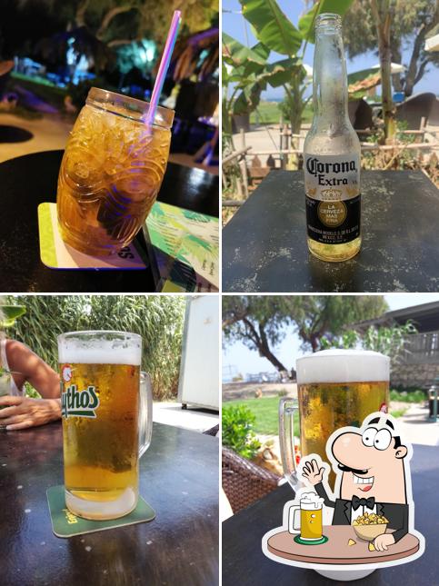 Lakis beach bar
