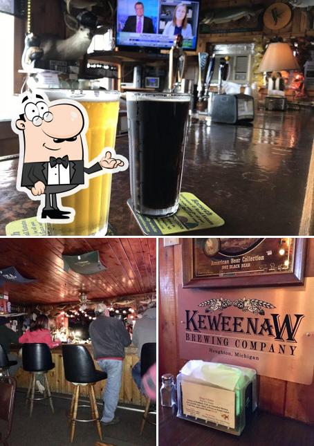 Hoop'n Holler Tavern