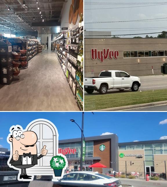 Hy-Vee Grocery Store