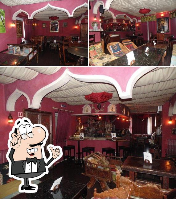 Purr Purr Oriental Pub