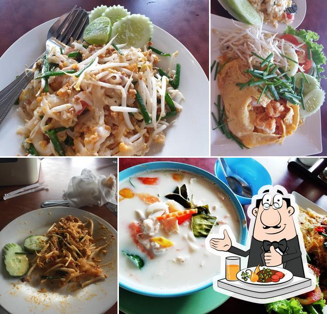 Pad Thai Mae Hoi Pim