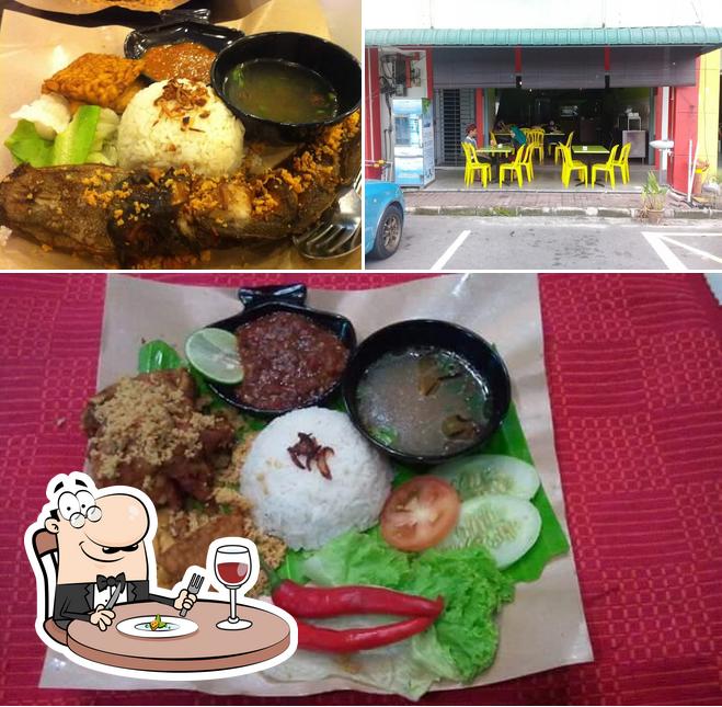 RESTORAN AYAM PENYET BATU PAHAT