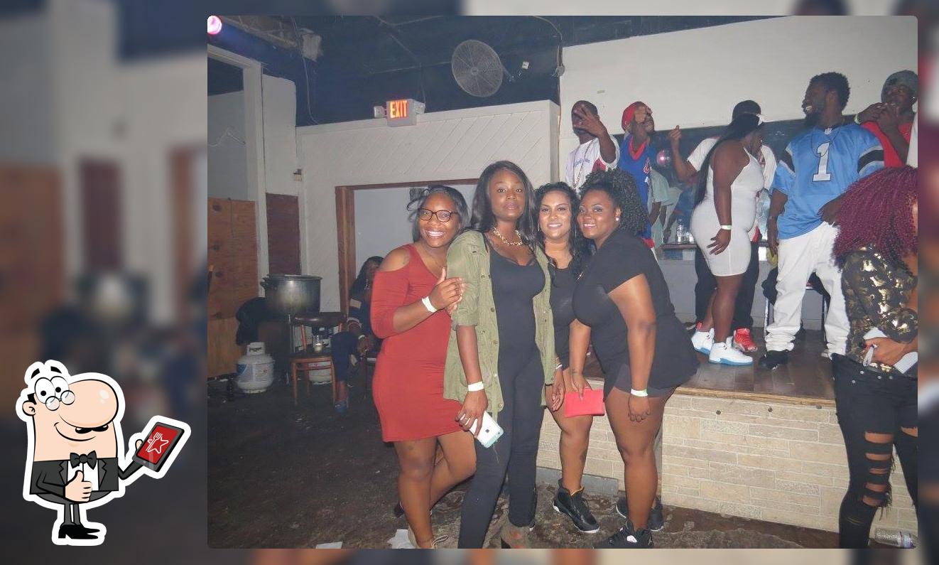 Peaches Lounge