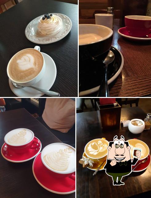 Насладитесь напитками в атмосфере "Кофебука"