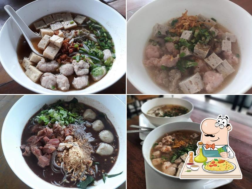 ร้านก๋วยเตี๋ยวหมูน้ำตกนายภูริทัต