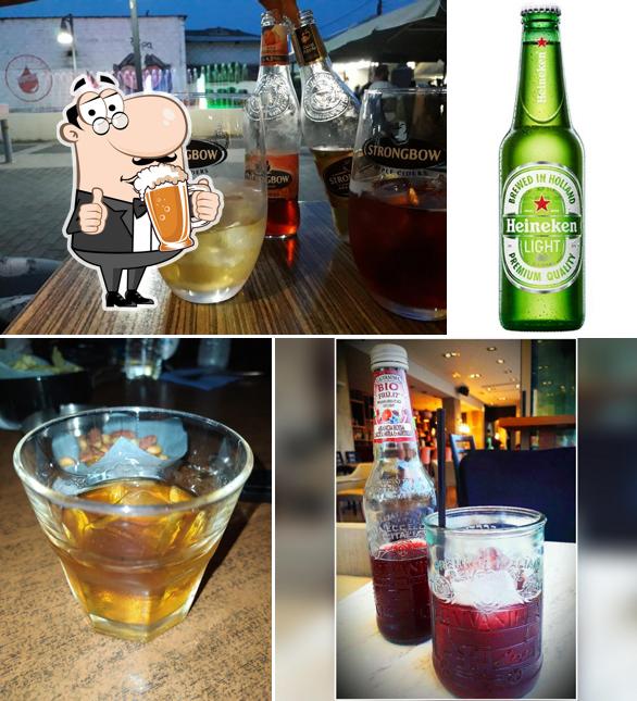 MAXIM Café Bar & Bites