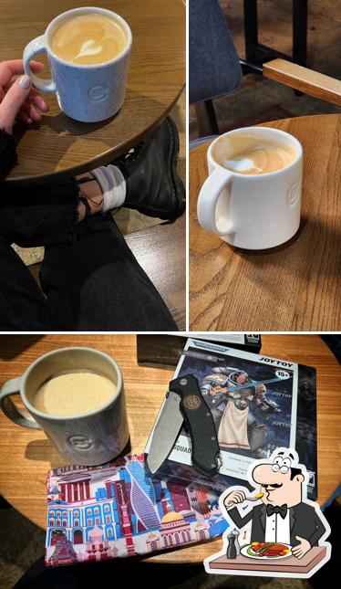 В Skuratov Coffee есть еда, напитки и многое другое