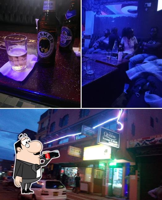 Queens Bar & Lounge