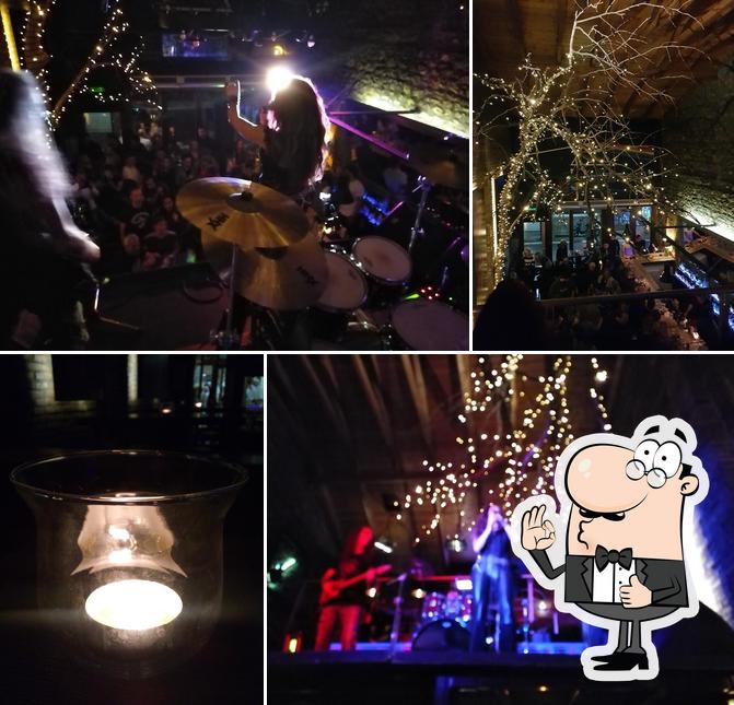 Black Velvet bar