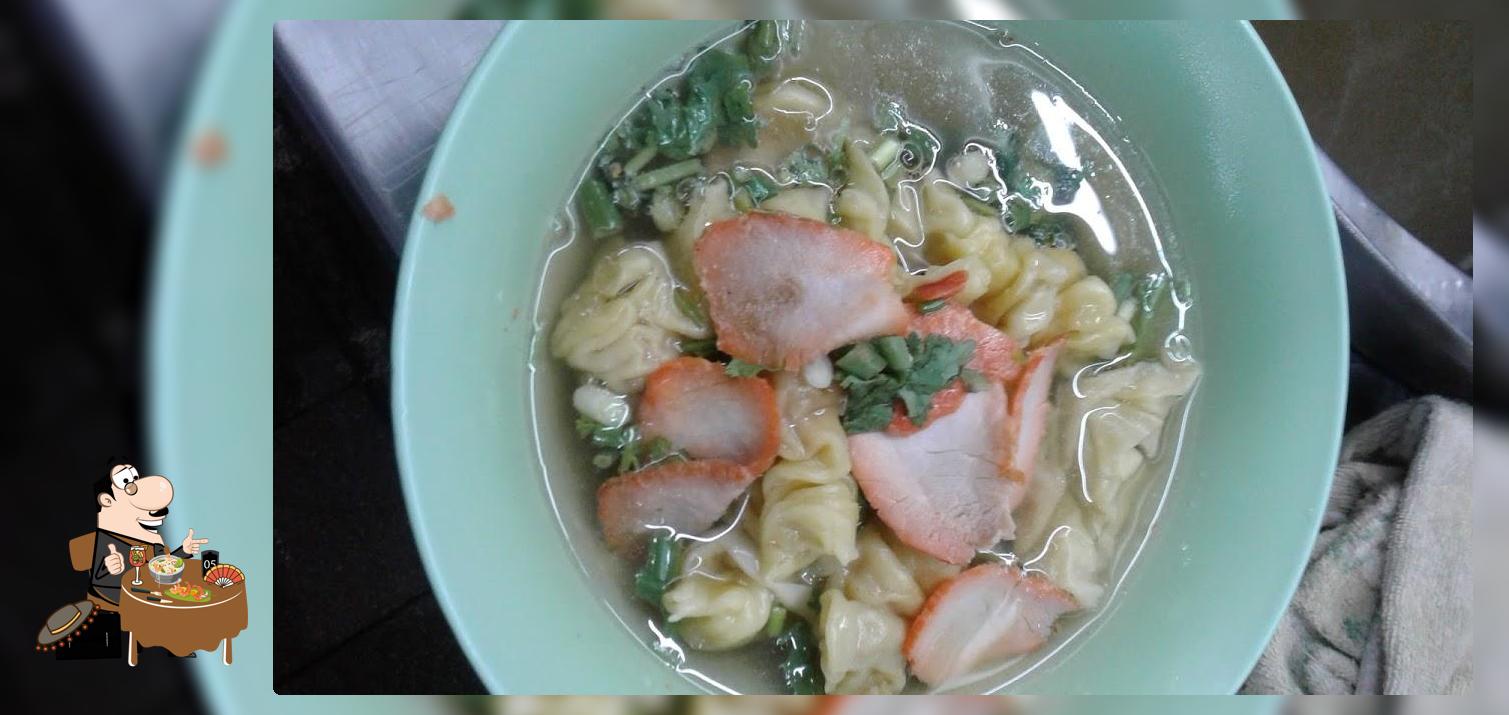 ร้านนายตุ้ย ชายสี่หมี่เกี๊ยว ข้าวขาหมูรสเด็ด