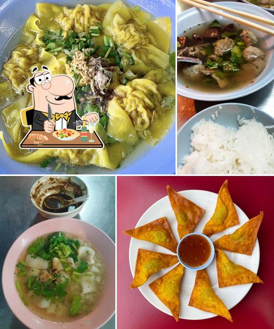 ข้าวต้มปลา เกาเหลาเลือดหมู