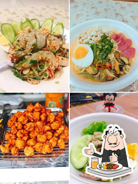 ร้านดีต่อใจ ยำขนมจีน&ไก่คาราเกะ
