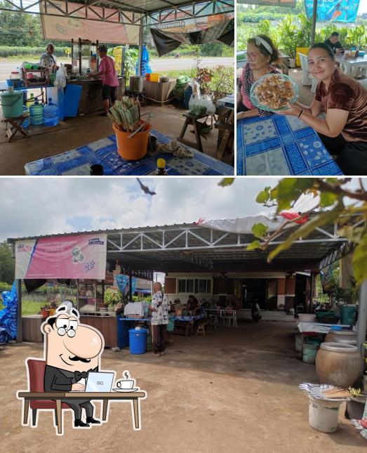 ร้านก๋วยเตี๋ยว ยายนอม หน้าอู่ช่างตุ่น