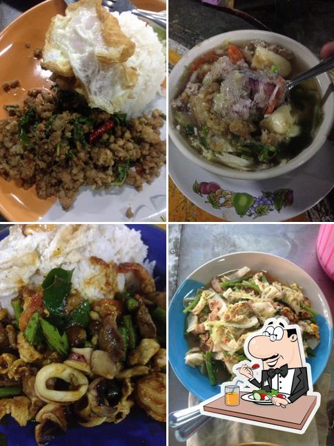 ร้านเจ้ซิ่วกลางซอย7แม่ค้าใส่แว่นตาตัดผมบ๊อบ