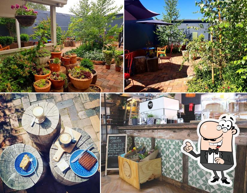Courtyard Cafe on Vale