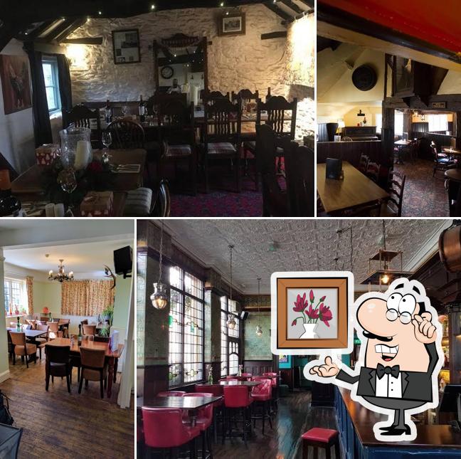 The Fighting Cocks Pub