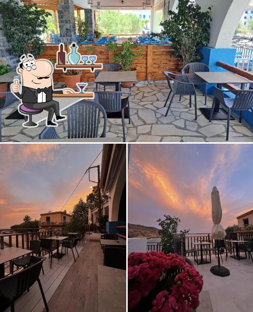 Old-Phoenix Taverna